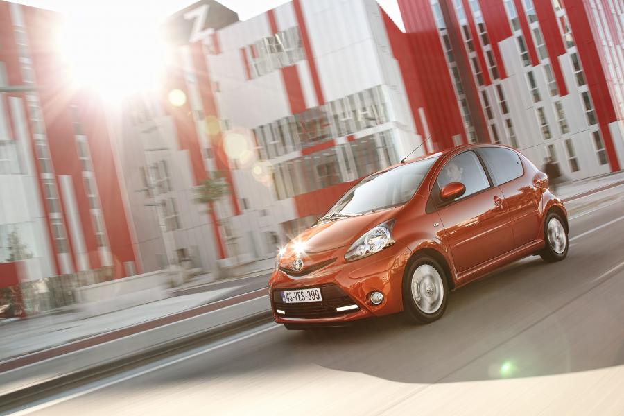  Toyota Aygo 5-Door 2012 года  (фото 7 из 9)